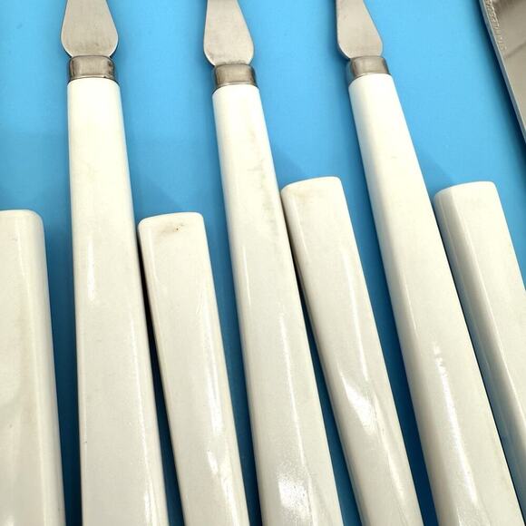 23 Piece MCM Ivory Melamine Handled Flatware Set Stainless - Picture 3 of 11